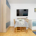 Spacious Apartment With Three Bedrooms In Warsaw By Noclegi Renters