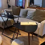Vibey & Spacious Riverside With Fast Wifi