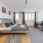 Metro Onz Apartment/Warsaw Central