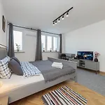 Metro Onz Apartment/Warsaw Central