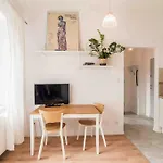 Cozy Flat Near Metro Szwedzka