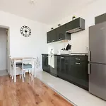 Metro Targowek Comfy Apartment