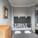 Old Town Colourful Apartment