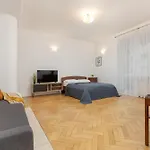 Studio In The Center Of Warsaw With Balcony And Separate Kitchen By Noclegi Renters