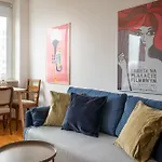 Metro Plocka Comfort Apartment
