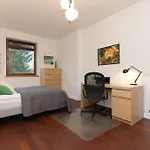Spacious Two-Story 4-Bedroom House With Parking And Garden In Warsaw By Noclegi Renters