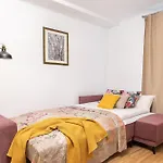 Rent Like Home - Sniadeckich 1/15