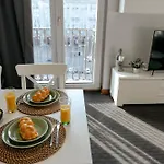 Plac Konstytucji 6 Orange - Apartament Dla 4 Osob - Bezplatny Parking - Free Parking - Piekny Widok Na Panorame Warszawy