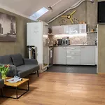 New World St Hostel And Private Room