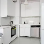 Kolska Bright Apartment