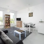 Kolska Bright Apartment