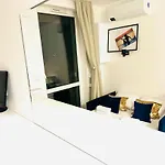 Luxury Iris Apartment