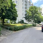 Gustowny Apartament Przy Metrze
