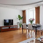 Oomph Warsaw Skyline 3Bdr Retreat With Ac