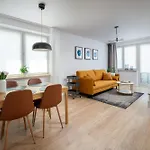 Ochota Yellow Apartment