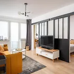 Ochota Yellow Apartment