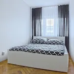 Comfy Flat In The City Center. Great View.