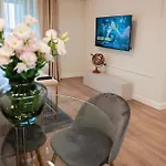 3 Rooms In Mennica Residence