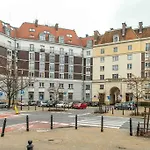 Wyzwolenia Apt , Lazienki Park & Zbawiciela Sq. 2\'