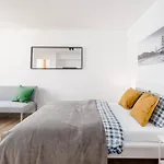 Enjoy! Srodmiescie Nowogrodzka