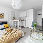 Elegant Studio For Two In The City Centre Metro Rondo Onz