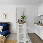 Elegant Studio For Two In The City Centre Metro Rondo Onz