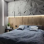 Modern Apartment With Spacious Backyard By Matt