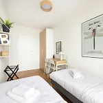 Saska Kepa 2-Bedroom Apartment