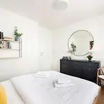 Saska Kepa 2-Bedroom Apartment