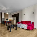 Metro Raclawicka Red Apartment