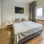 Aleja Jana Pawla II Studio For 4 Guests With Air-Conditioning Warsaw By Noclegi Renters