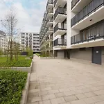 Apartment With Balcony & Parking In Warsaw By Noclegi Renters