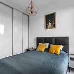 Rydygiera Apartments - For 4P, View, Balcony, Shopping Mall Nearby - By Rentujemy