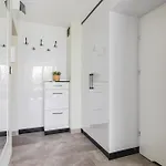 Superapart Saska 48A, Sleek 6Th-Floor Studio With Balcony & Elevator Access