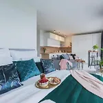 Central Warsaw Apartment - Great Location - City View- Slominskiego