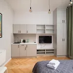 Parkland Homely Studios