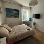 Apartament Metro Swietokrzyska Pokoje Rooms