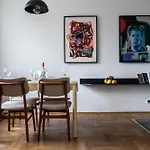 Oomph Warsaw Central Elegant Apartment