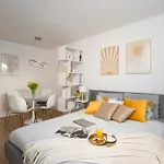 Gold Premium Central Suite 950 M To Central Station Parking