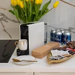 Gold Premium Central Suite 950 M To Central Station Parking