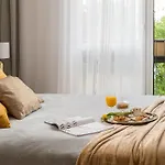 Gold Premium Central Suite 950 M To Central Station Parking