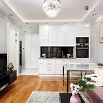 Lumina Apartment With Parking Near Muzeum Powstania
