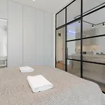 Boutiq Park Elegant Apartment With Parking By Renters
