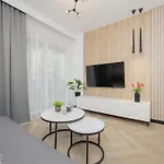 Przytulny Apartament Z Parkingiem I Tarasem W Warszawie By Rent Like Home