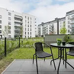 Przytulny Apartament Z Parkingiem I Tarasem W Warszawie By Rent Like Home