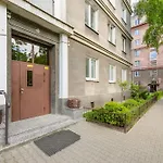 Beautiful & Modern Apartment Near The City Center By Noclegi Renters