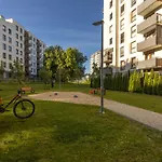 Warsaw Wola Apartment - Parking, Balcony, Workdesk - By Rentujemy