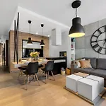 Warsaw Wola Apartment - Parking, Balcony, Workdesk - By Rentujemy