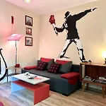 Jugoslowianska Banksy Apartment