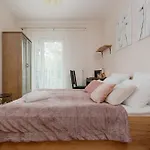 Wola Apartment Banderii By Noclegi Renters